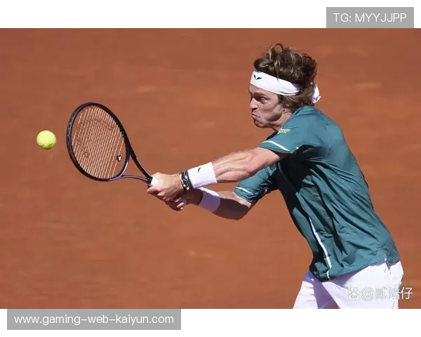 网球巨星怒摔球拍