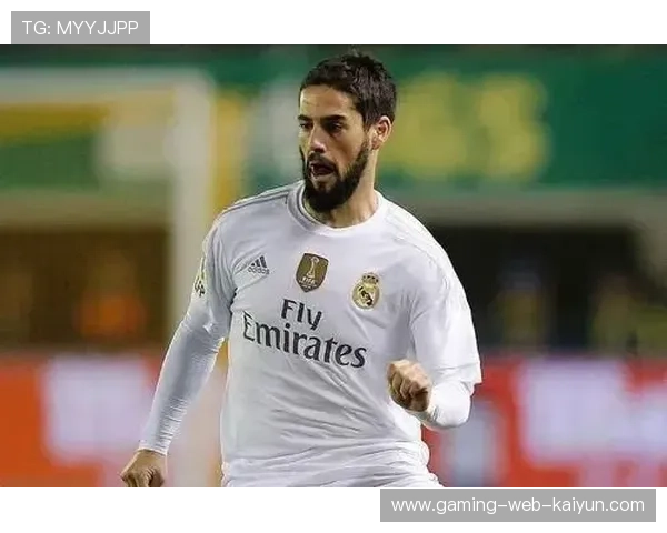 维尼修斯灵巧挑球过人，引爆皇马侧翼强势