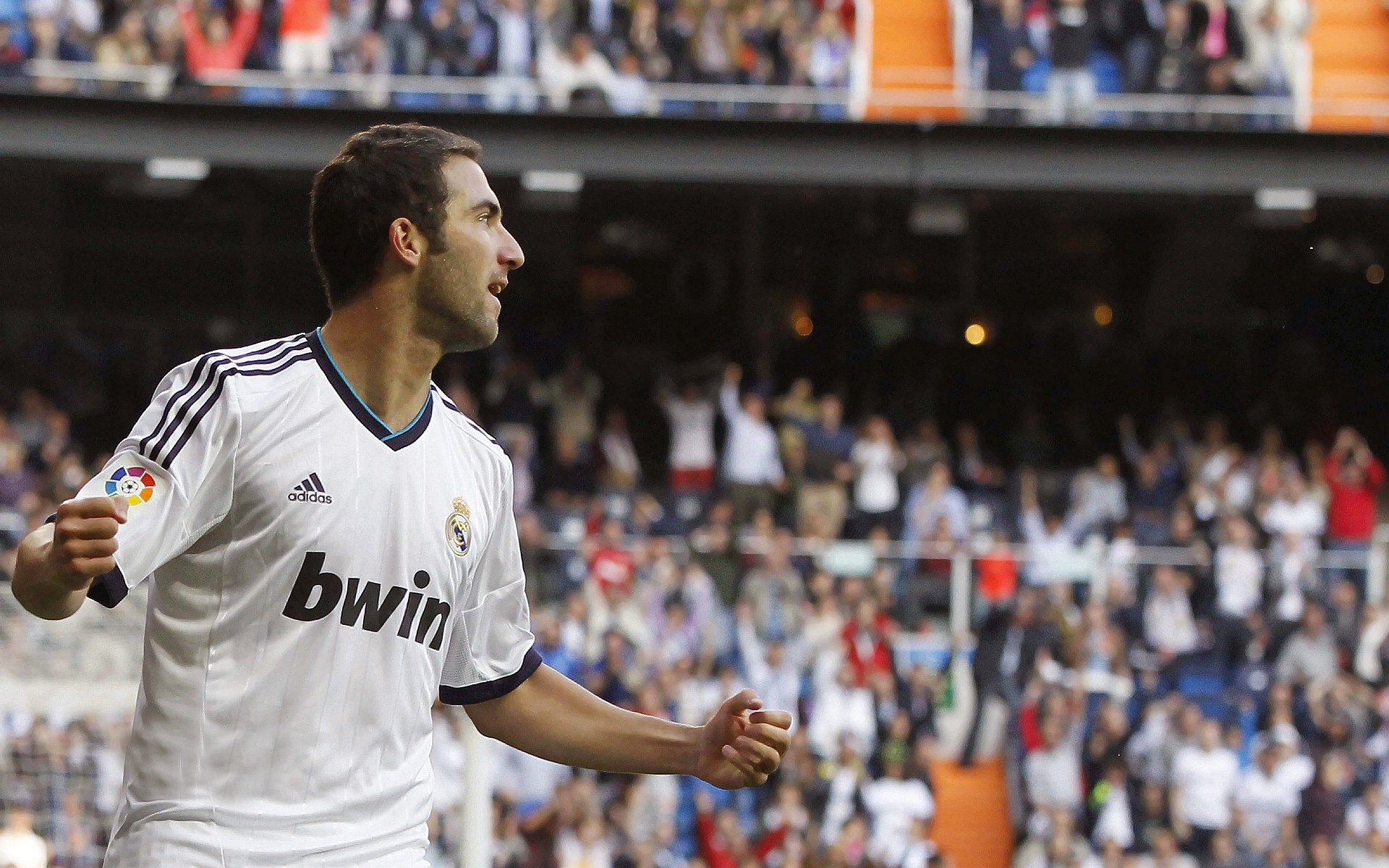 全国CrossFit综合力量赛 候场区哑铃与杠铃堆成山